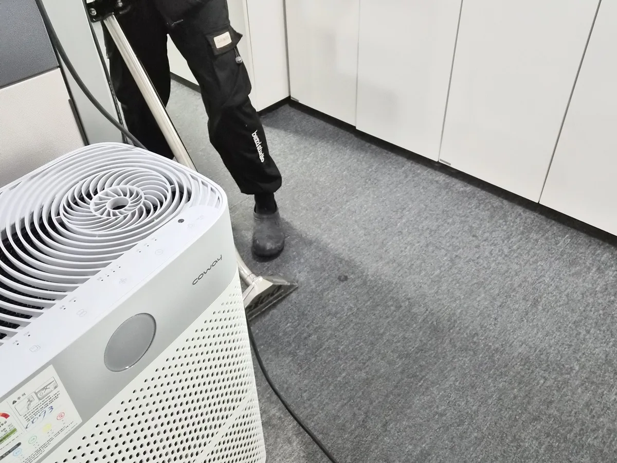 구미시 송정동 사업장 로비·복도 카페트 바닥 위생청소 사례 - 행진크린